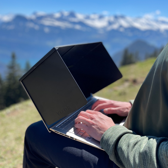 VIZOR laptop sun shade